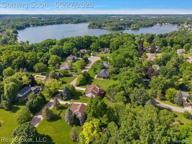 6180 Chad Court, Hamburg Township, MI 48116