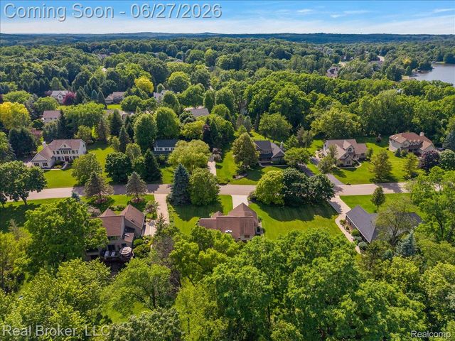 6180 Chad Court, Hamburg Township, MI 48116