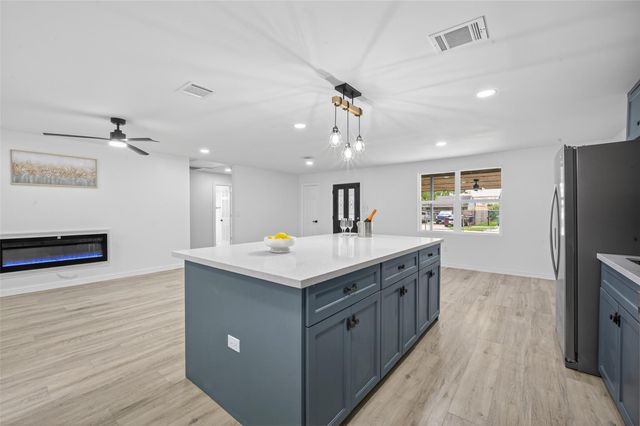 5719 Southwind Street, Houston, TX 77033