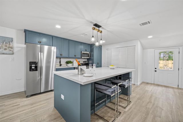 5719 Southwind Street, Houston, TX 77033