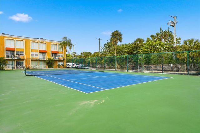 17901 NW 68th Avenue R206, Hialeah, FL 33015