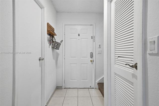 17901 NW 68th Avenue R206, Hialeah, FL 33015