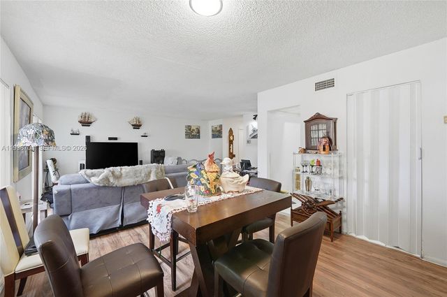 17901 NW 68th Avenue R206, Hialeah, FL 33015