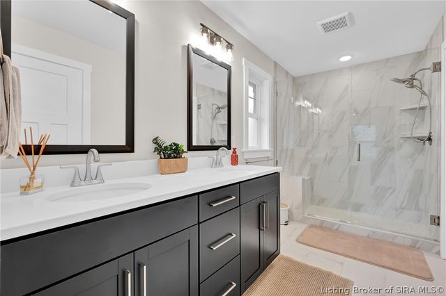 3049 Bridlewood Lane, New Albany, IN 47150