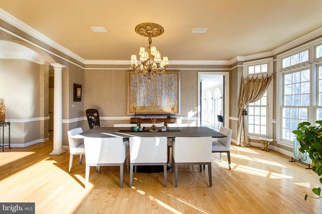 891 CHINQUAPIN RD, Mclean, VA 22102