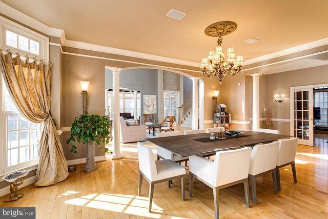 891 CHINQUAPIN RD, Mclean, VA 22102