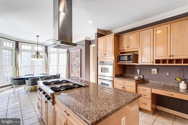 891 CHINQUAPIN RD, Mclean, VA 22102