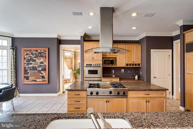 891 CHINQUAPIN RD, Mclean, VA 22102