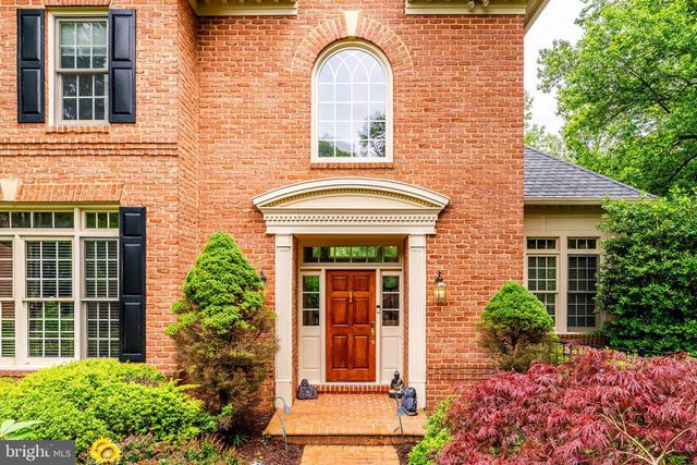 891 CHINQUAPIN RD, Mclean, VA 22102