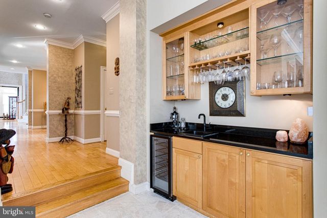 891 CHINQUAPIN RD, Mclean, VA 22102