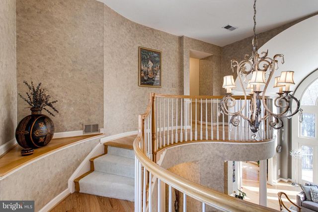 891 CHINQUAPIN RD, Mclean, VA 22102