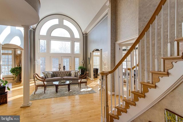 891 CHINQUAPIN RD, Mclean, VA 22102