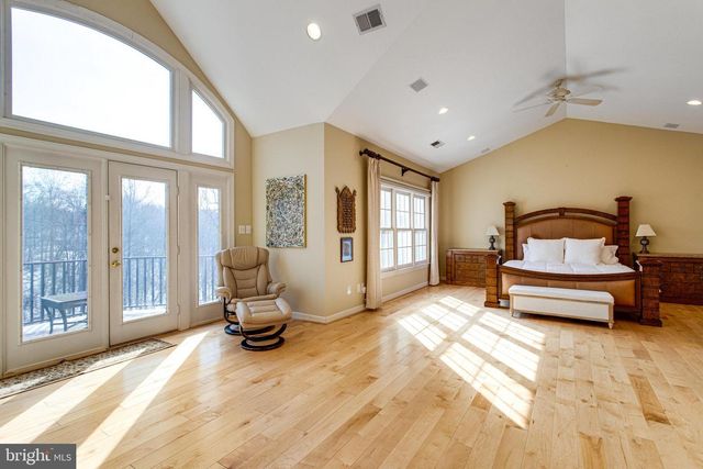 891 CHINQUAPIN RD, Mclean, VA 22102