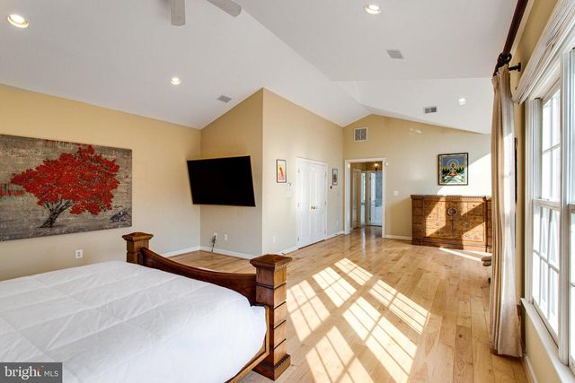 891 CHINQUAPIN RD, Mclean, VA 22102