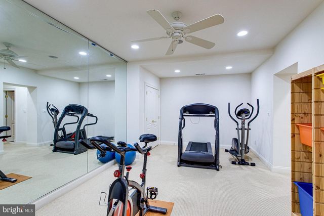 891 CHINQUAPIN RD, Mclean, VA 22102