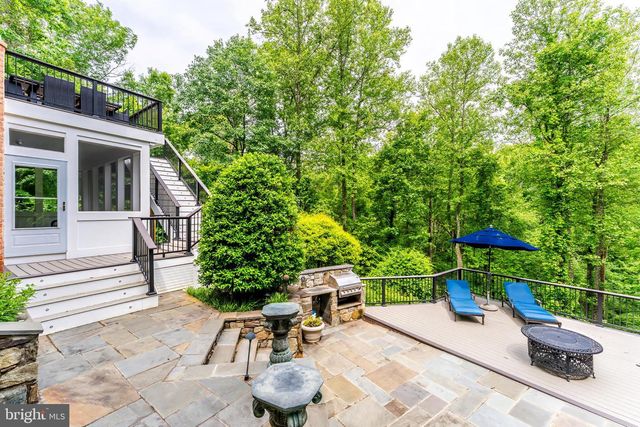 891 CHINQUAPIN RD, Mclean, VA 22102