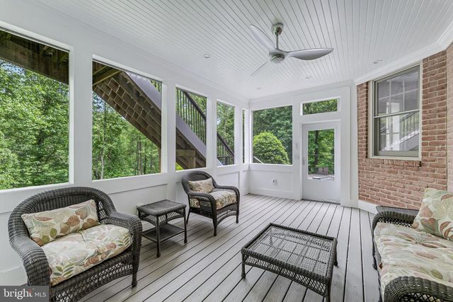 891 CHINQUAPIN RD, Mclean, VA 22102