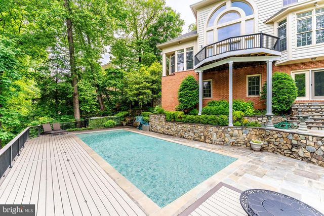 891 CHINQUAPIN RD, Mclean, VA 22102