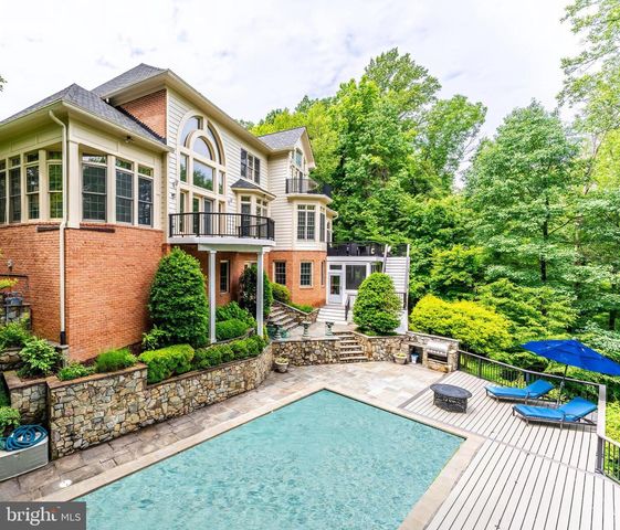 891 CHINQUAPIN RD, Mclean, VA 22102