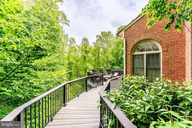 891 CHINQUAPIN RD, Mclean, VA 22102