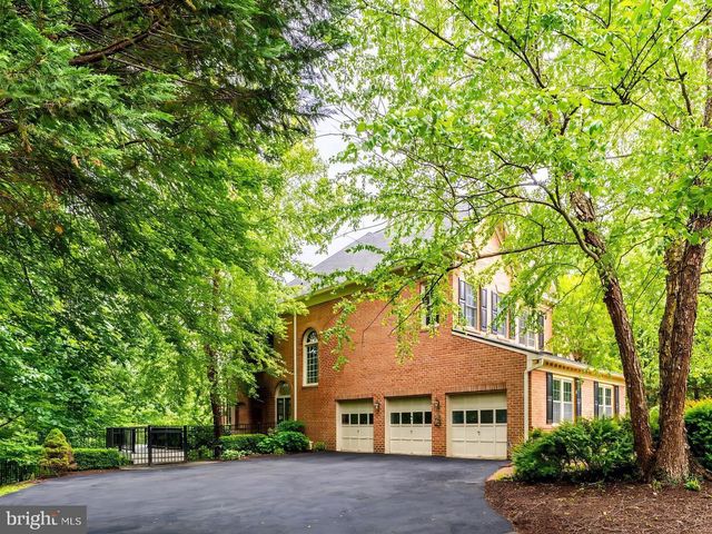 891 CHINQUAPIN RD, Mclean, VA 22102