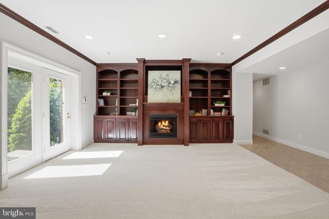 891 CHINQUAPIN RD, Mclean, VA 22102