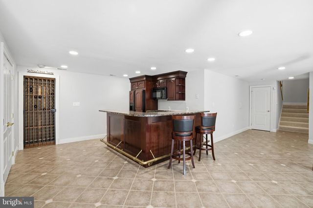 891 CHINQUAPIN RD, Mclean, VA 22102