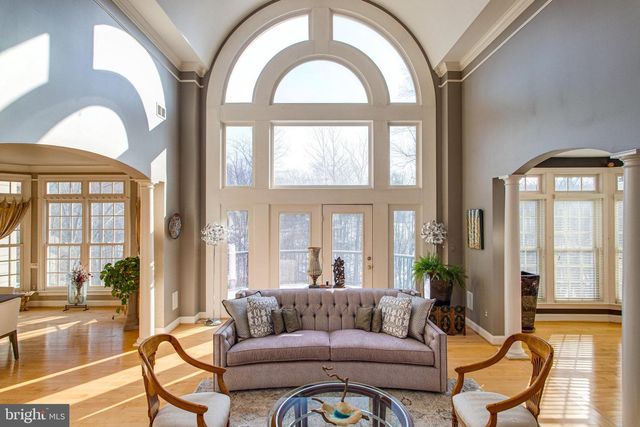 891 CHINQUAPIN RD, Mclean, VA 22102