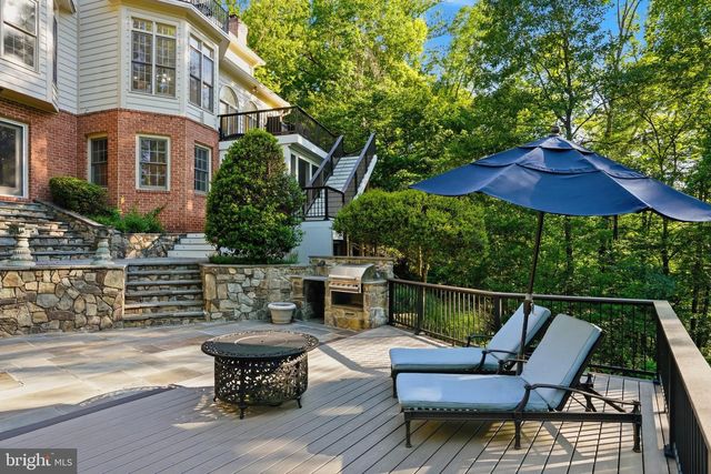 891 CHINQUAPIN RD, Mclean, VA 22102