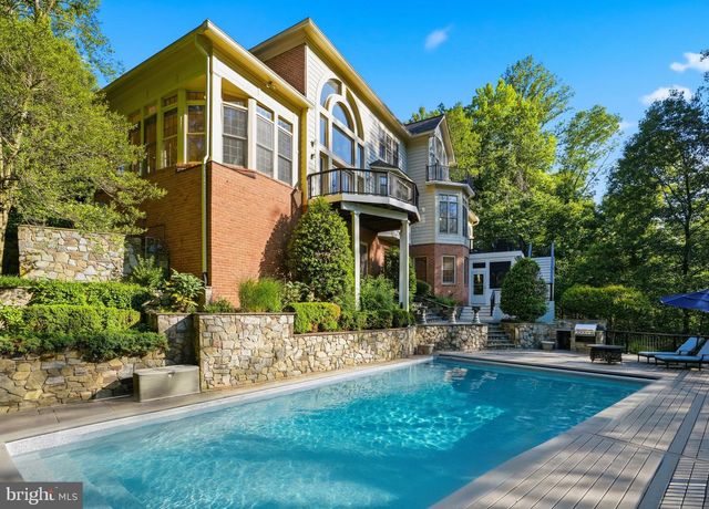 891 CHINQUAPIN RD, Mclean, VA 22102