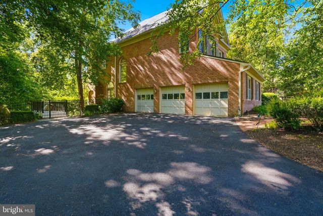 891 CHINQUAPIN RD, Mclean, VA 22102