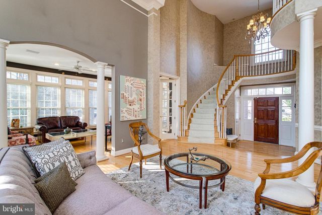 891 CHINQUAPIN RD, Mclean, VA 22102