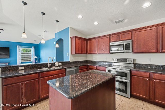 992 Coquina Street SE, Palm Bay, FL 32909