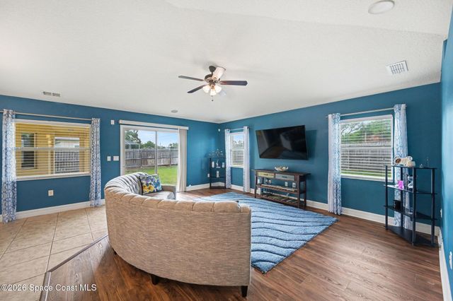 992 Coquina Street SE, Palm Bay, FL 32909