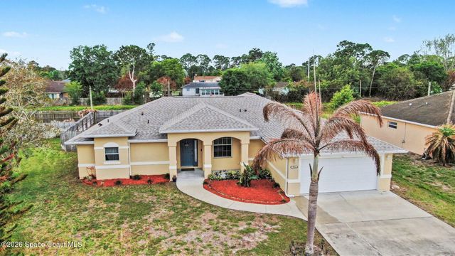 992 Coquina Street SE, Palm Bay, FL 32909