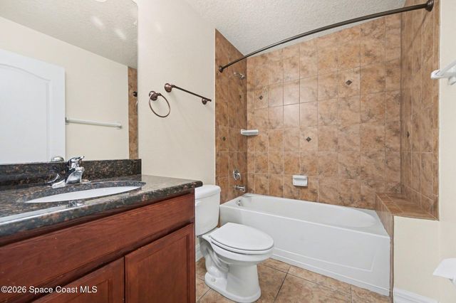 992 Coquina Street SE, Palm Bay, FL 32909
