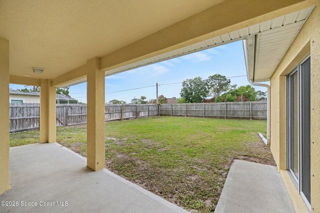992 Coquina Street SE, Palm Bay, FL 32909