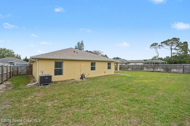 992 Coquina Street SE, Palm Bay, FL 32909
