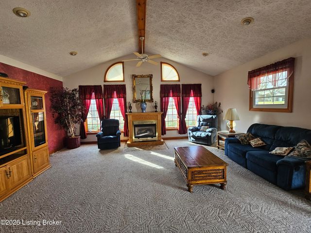 4903 Jerry Dr, Shepherdsville, KY 40165