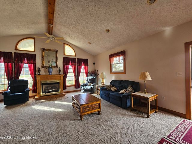 4903 Jerry Dr, Shepherdsville, KY 40165