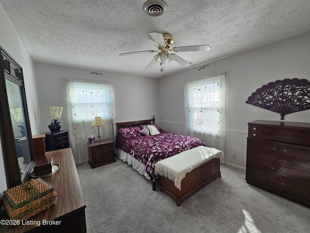 4903 Jerry Dr, Shepherdsville, KY 40165