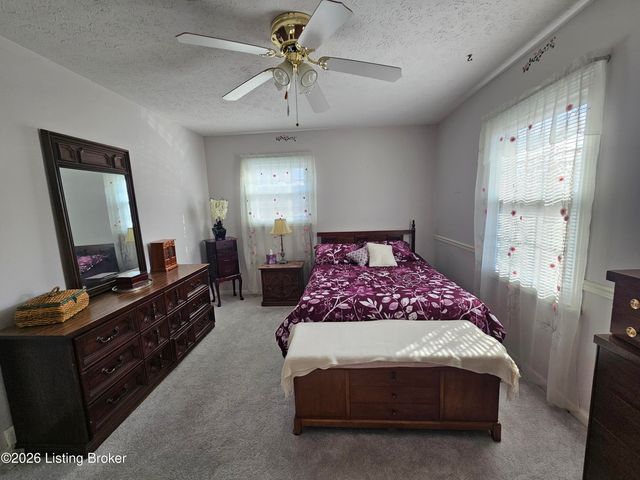 4903 Jerry Dr, Shepherdsville, KY 40165