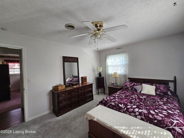 4903 Jerry Dr, Shepherdsville, KY 40165