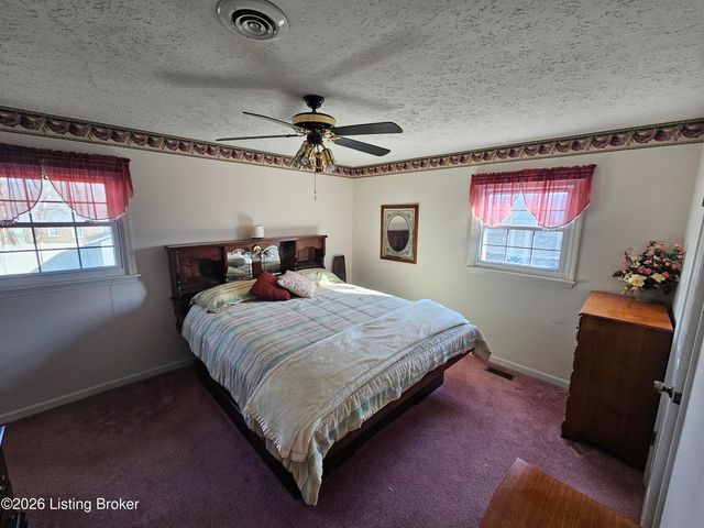 4903 Jerry Dr, Shepherdsville, KY 40165