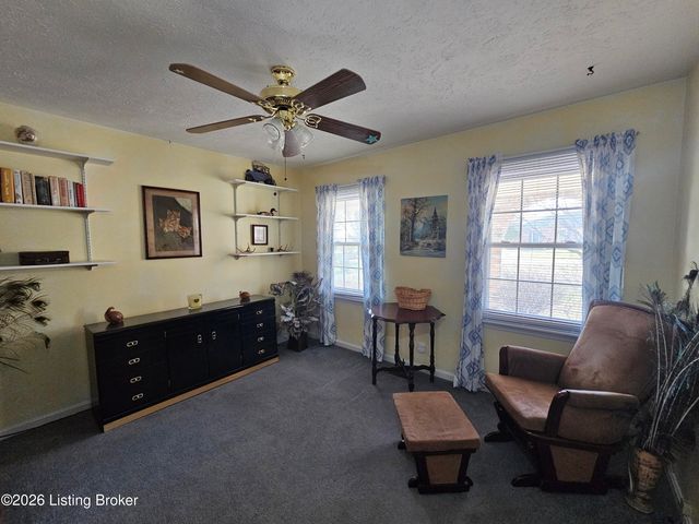 4903 Jerry Dr, Shepherdsville, KY 40165