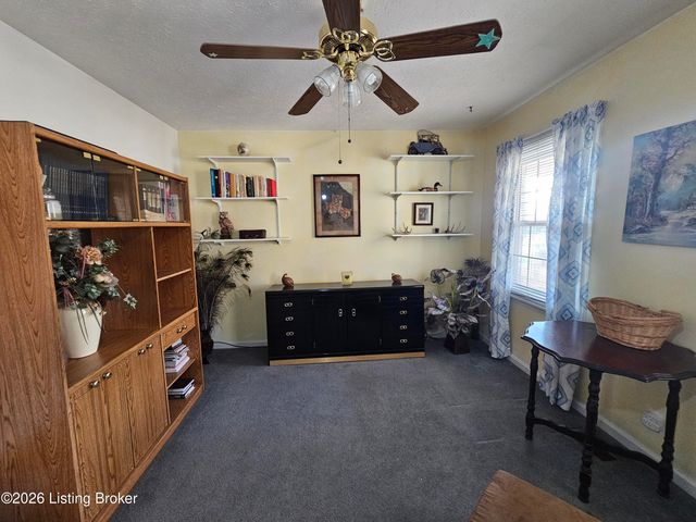 4903 Jerry Dr, Shepherdsville, KY 40165