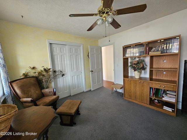 4903 Jerry Dr, Shepherdsville, KY 40165