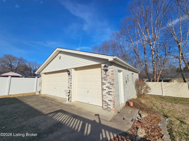 4903 Jerry Dr, Shepherdsville, KY 40165