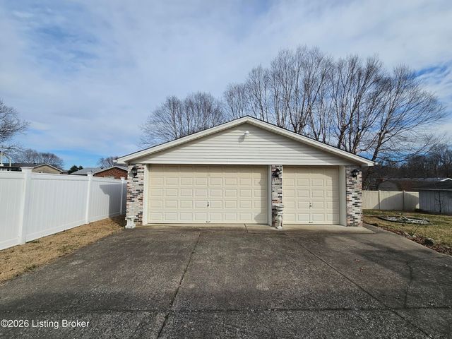 4903 Jerry Dr, Shepherdsville, KY 40165