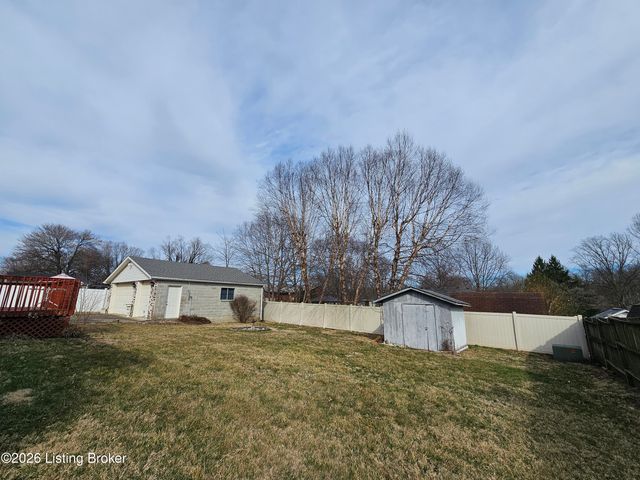 4903 Jerry Dr, Shepherdsville, KY 40165